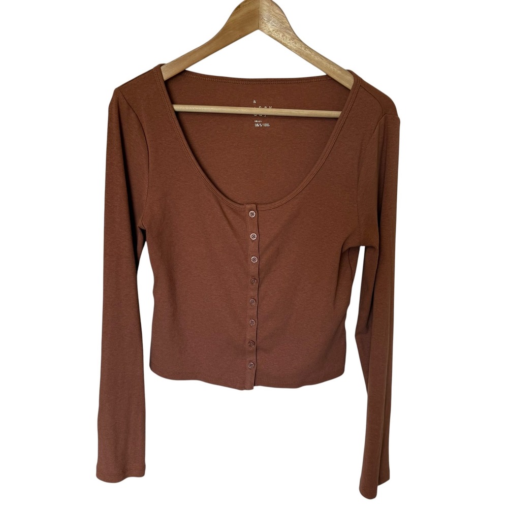 A New Day Ribbed Button Front Top Womens Small Brown Excellent Long Sleeve Scoop